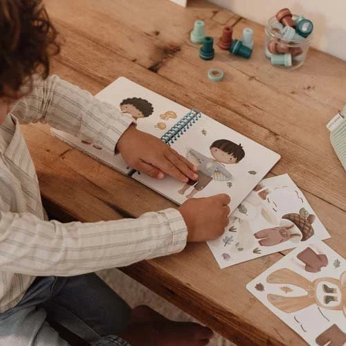 Aankleed- en stickerboek - Forest Friends