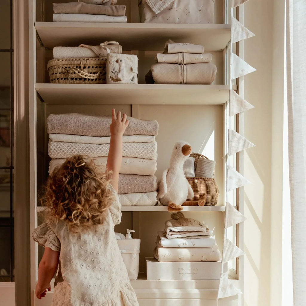 Slinger met vlaggetjes - Beige - Newborn Naturals - Little Goose