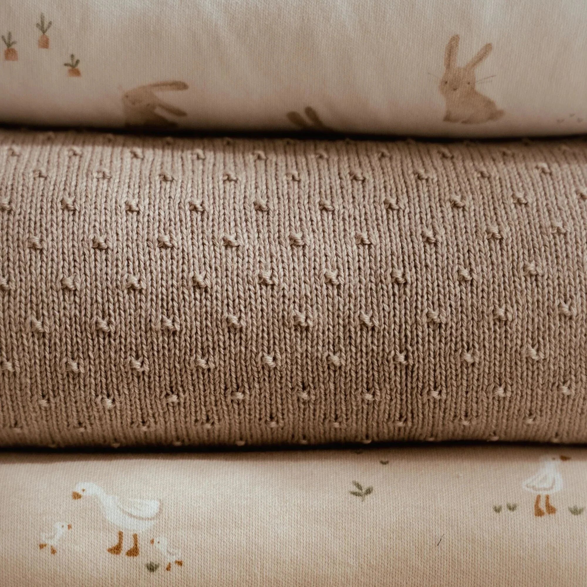 Gebreid ledikantdeken – Beige – Essentials