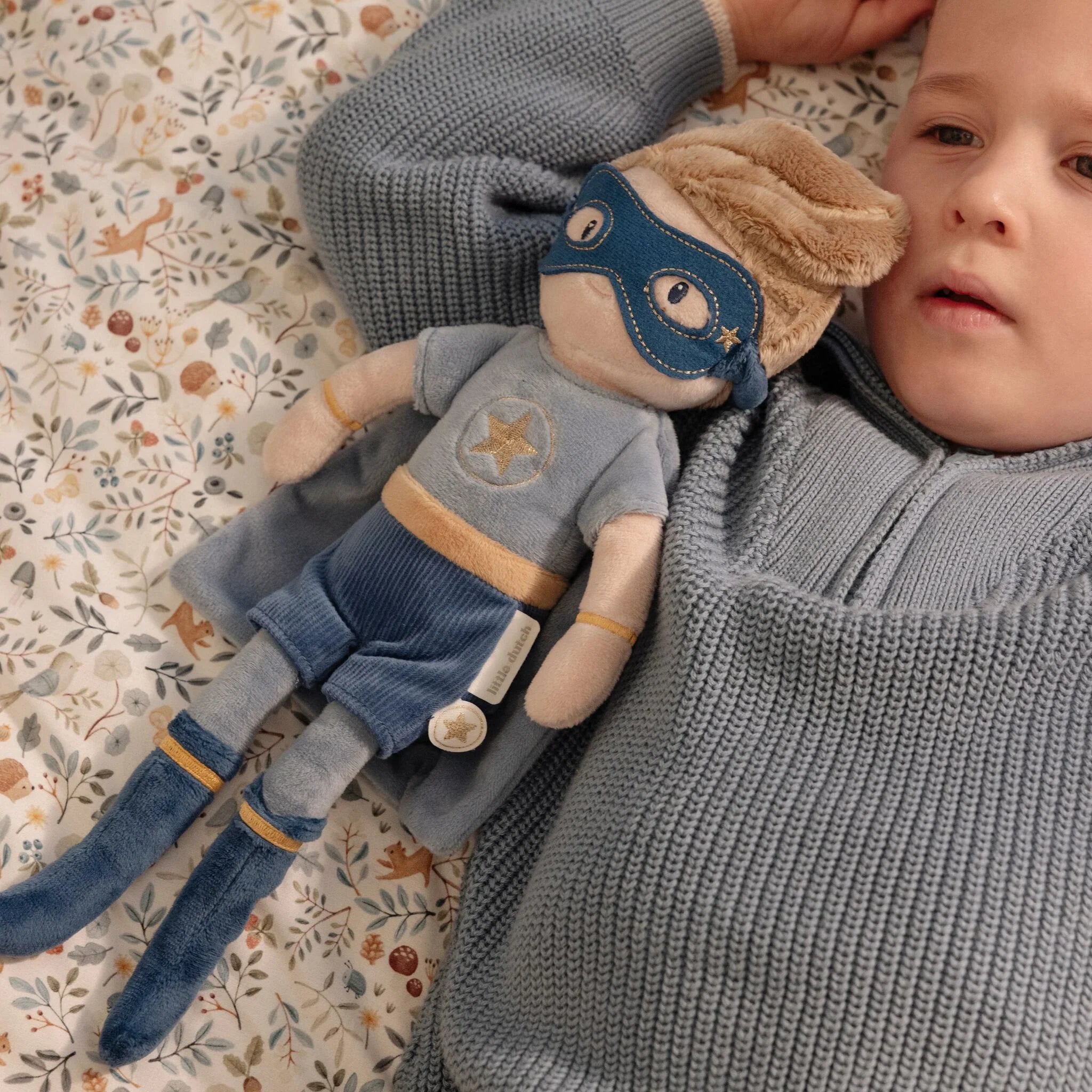 Knuffelpop Superheld Jim - 35 cm